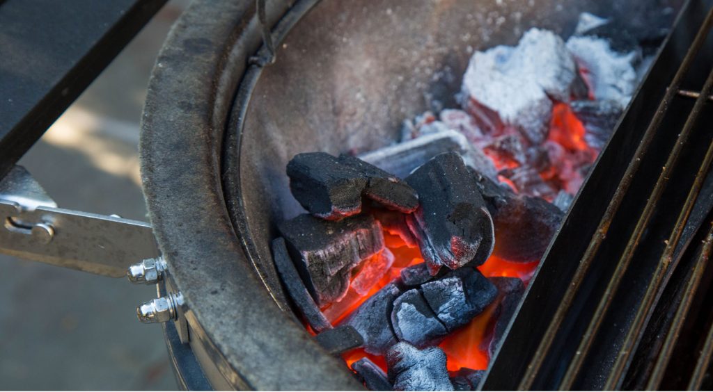 Slow 'N Sear: как разжигать и готовить угли