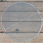 Вращающаяся решетка Slow 'N Sear EasySpin для угольных грилей 57 см, с откидной створкой на столике