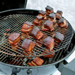 Подставка второго уровня для решетки Slow 'N Sear EasySpin для угольных грилей 57 см