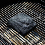 мясо на решетке в приправе угольная для мяса барбекю Arefyev